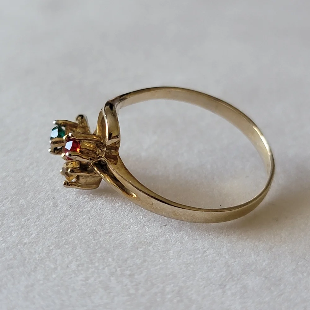 Vintage 3 Stone Mothers Ring Simulated Gemstone Gold Tone Dainty Size 7¾
